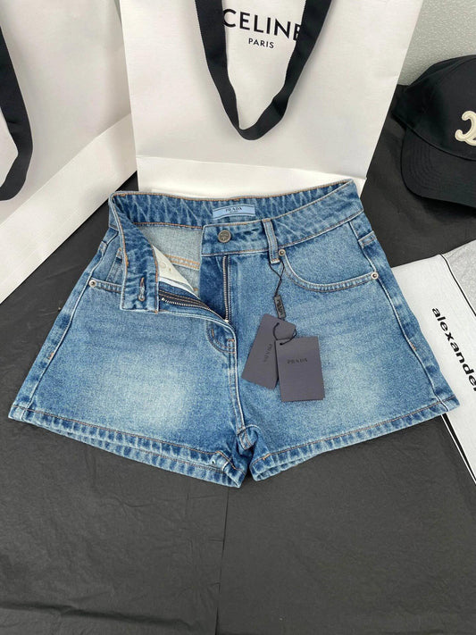 Contrast color high waist washed denim shorts