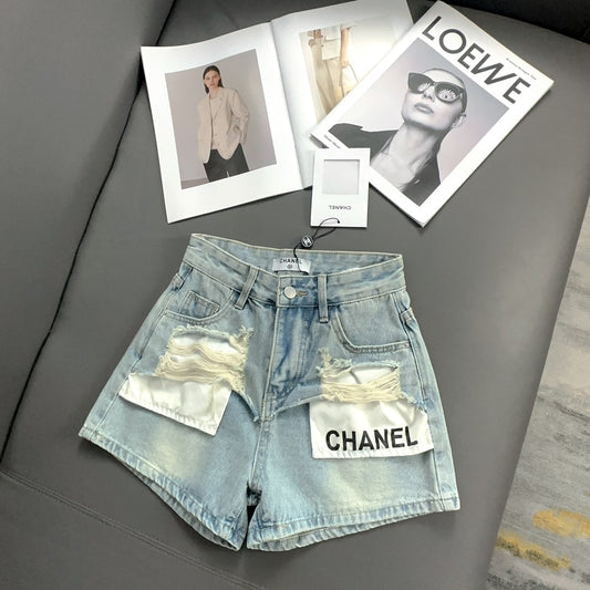 Pocket hole denim shorts