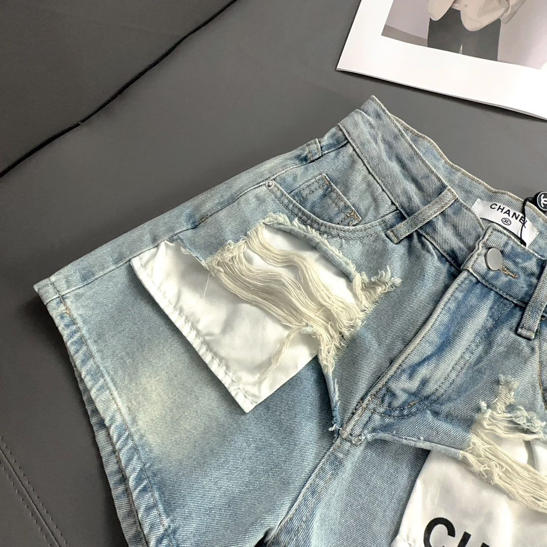 Pocket hole denim shorts