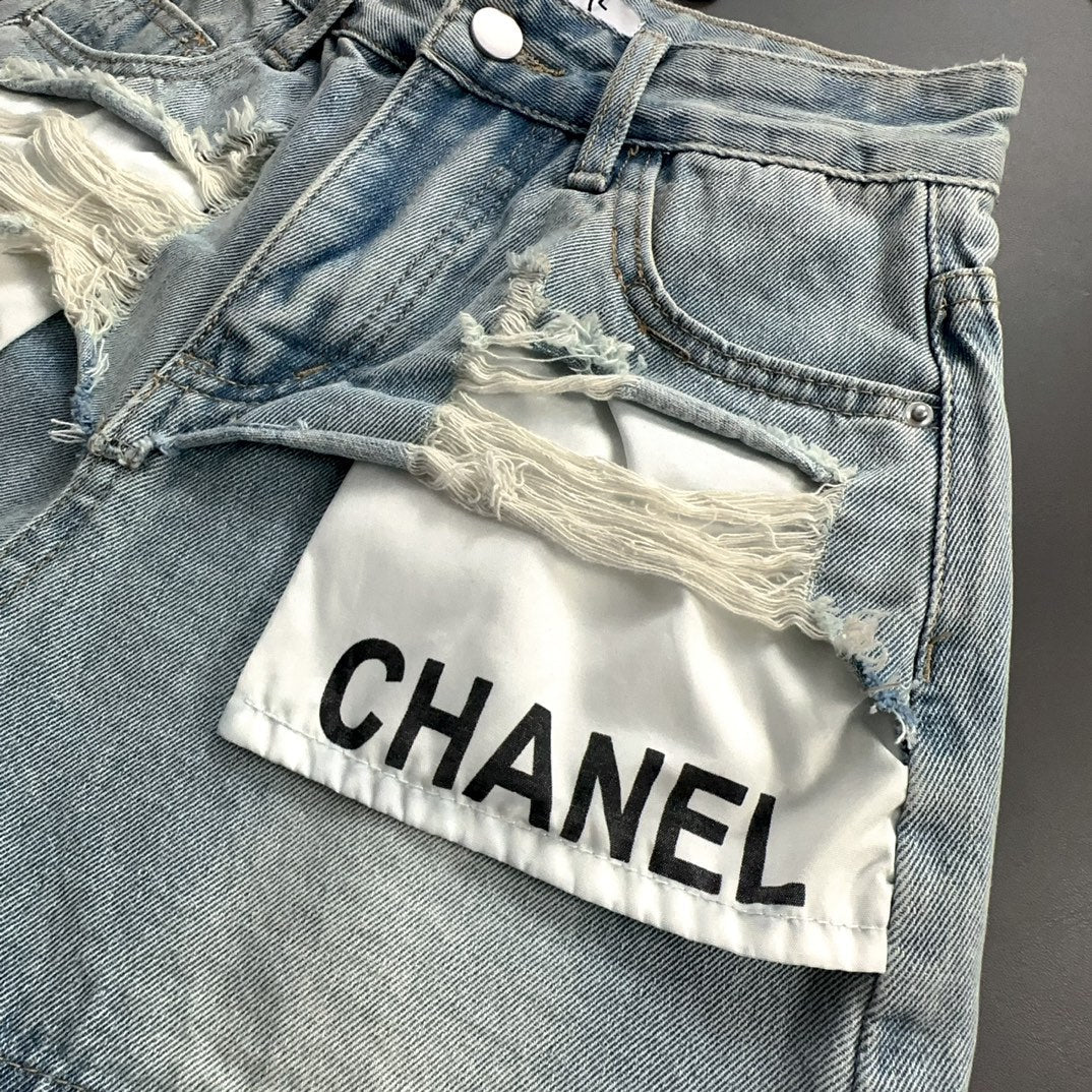 Pocket hole denim shorts