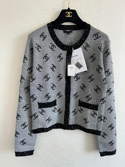 Contrast logo knitted cardigan long sleeves