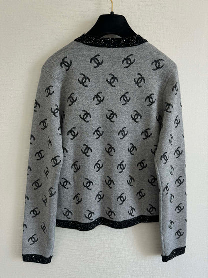 Contrast logo knitted cardigan long sleeves