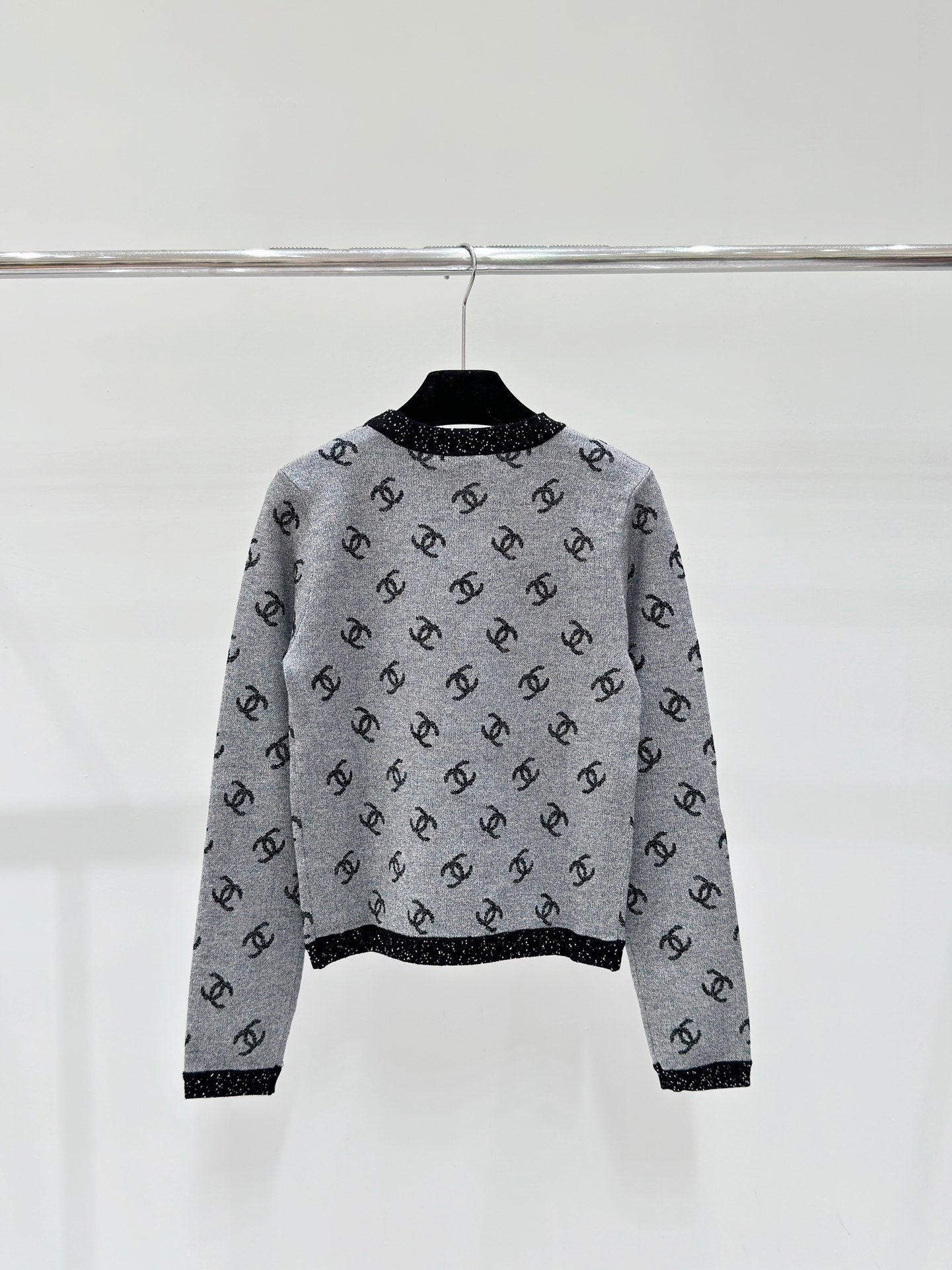 Classic all-over logo design knitted round neck long sleeves