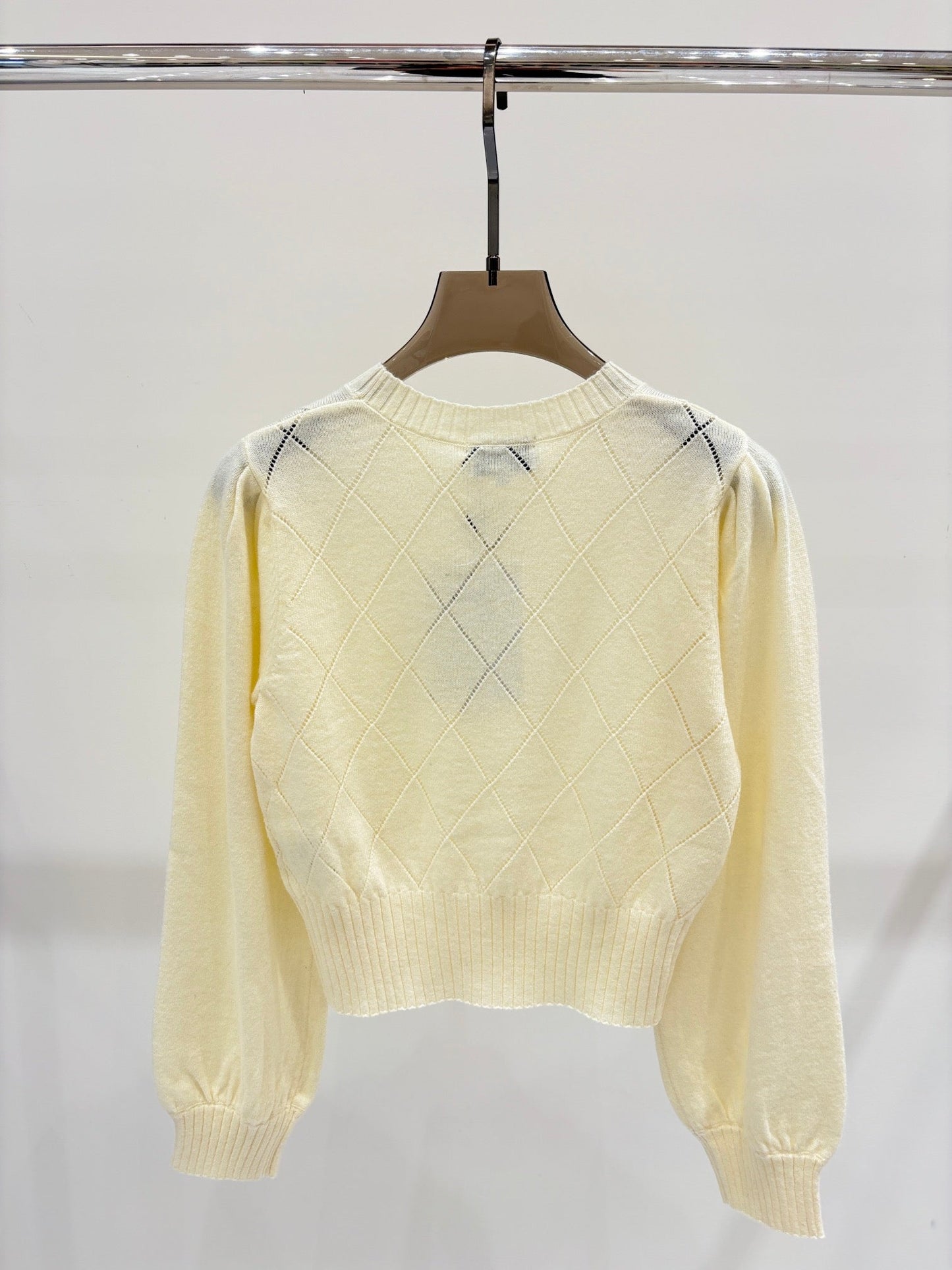 Diamond hollow round neck puff sleeve knitted top