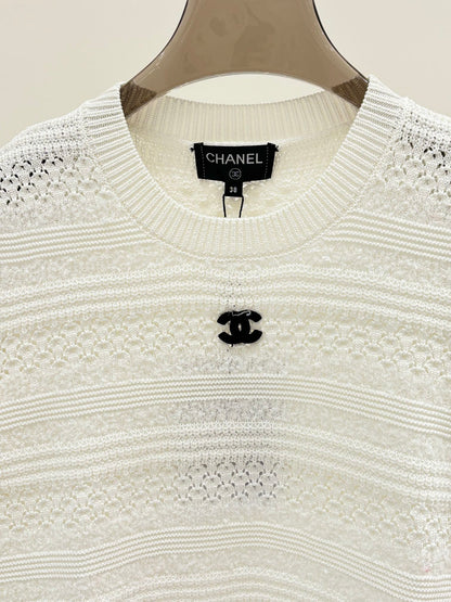 Minimalist solid color textured yarn knitted top