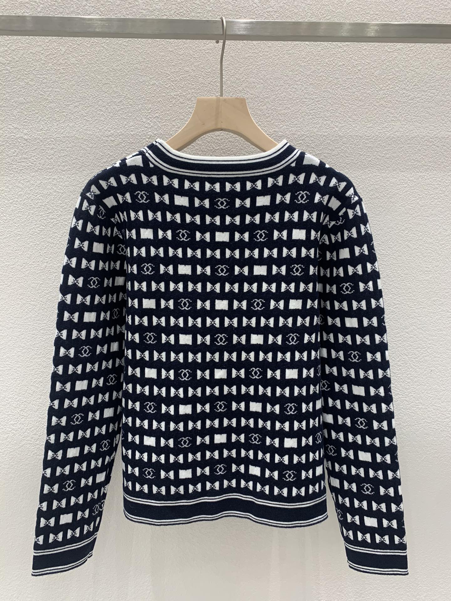 Knitted crew neck sweater