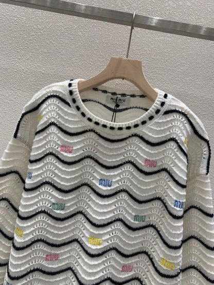 Knitted round neck pullover sweater