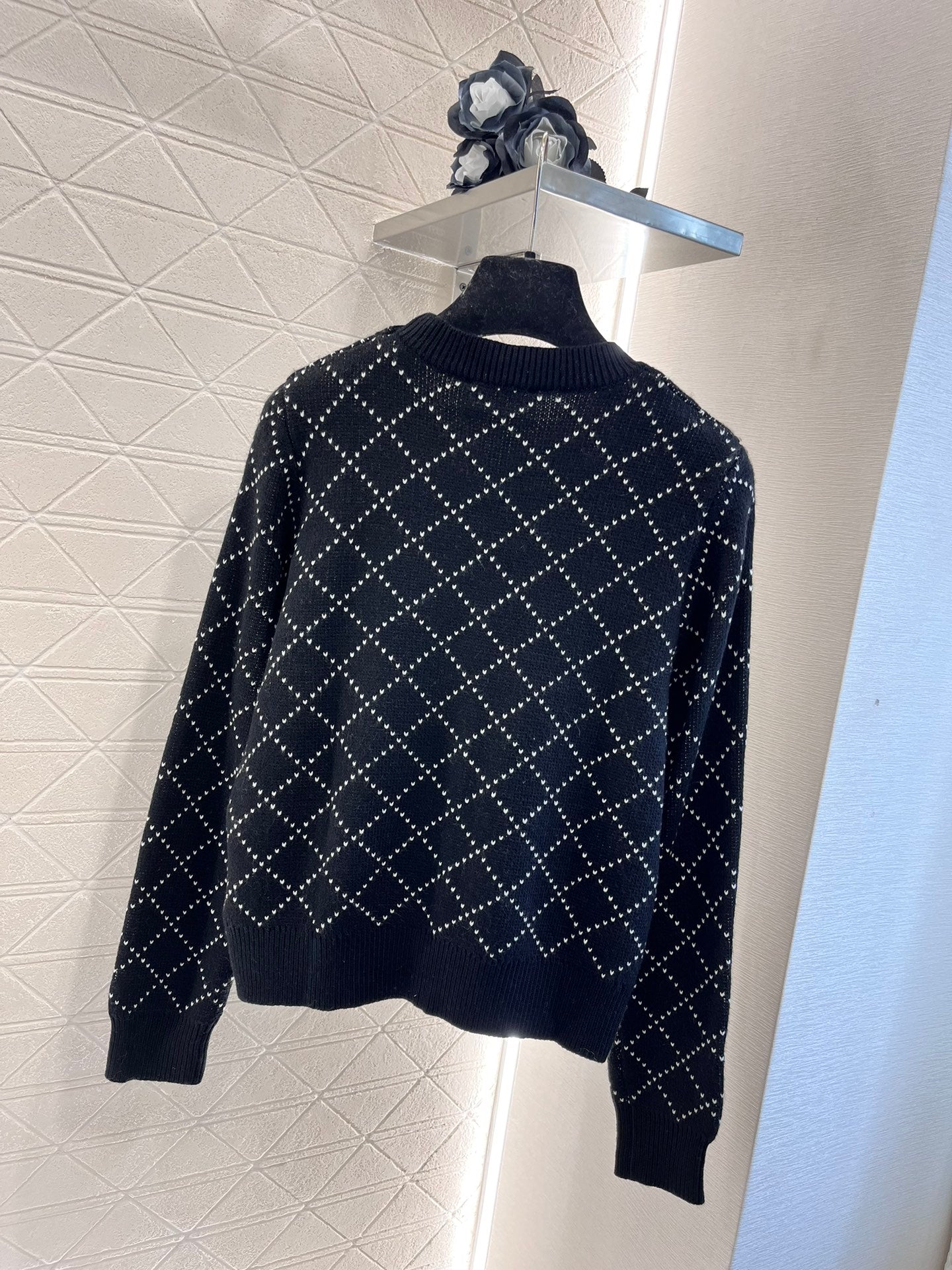 Diamond pattern embroidered pullover sweater