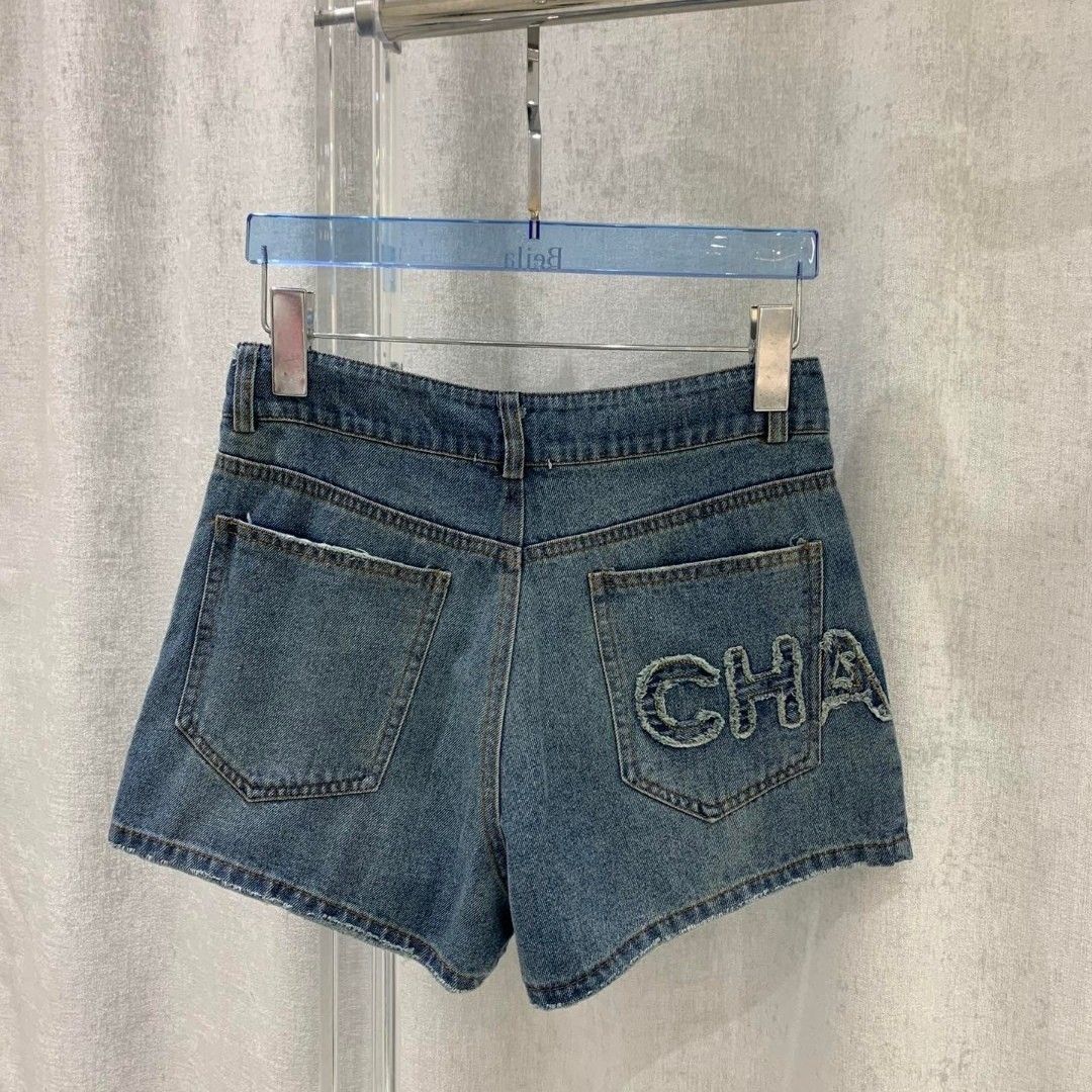 Denim shorts with 3D embroidery