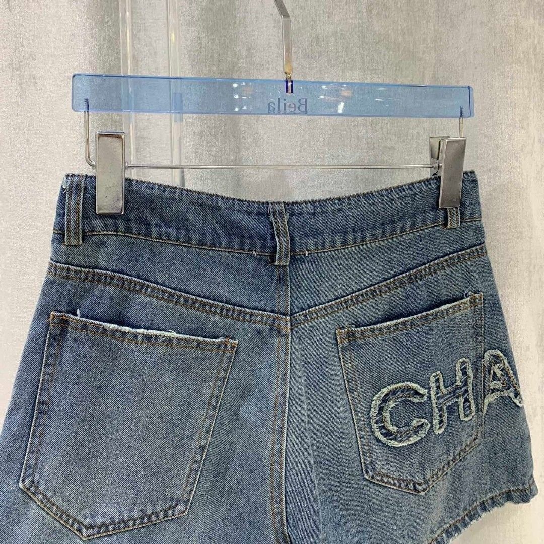 Denim shorts with 3D embroidery