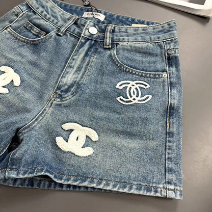 Towel embroidery denim shorts