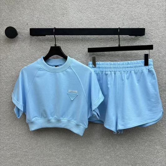 Fashionable dropped shoulder baton design, short sleeves and shorts set