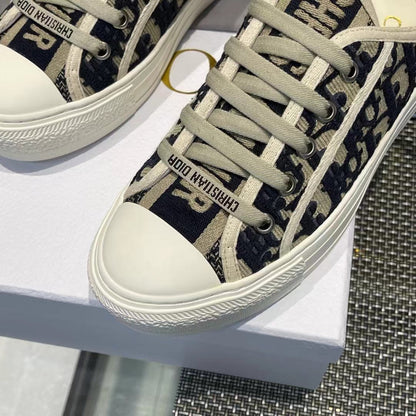 Stylish high quality flat sneakers