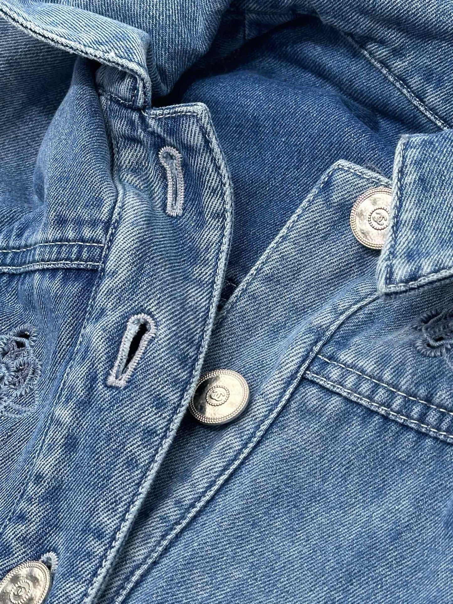 Camellia embroidered logo denim jacket