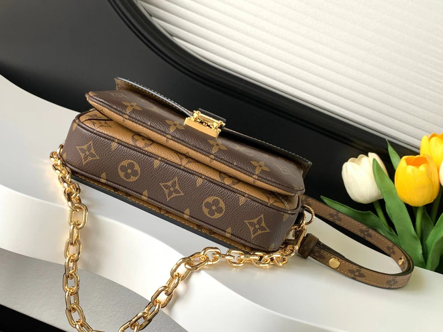 New style monogram chain shoulder color matching handbag（21.5CM*13.5CM*6CM）