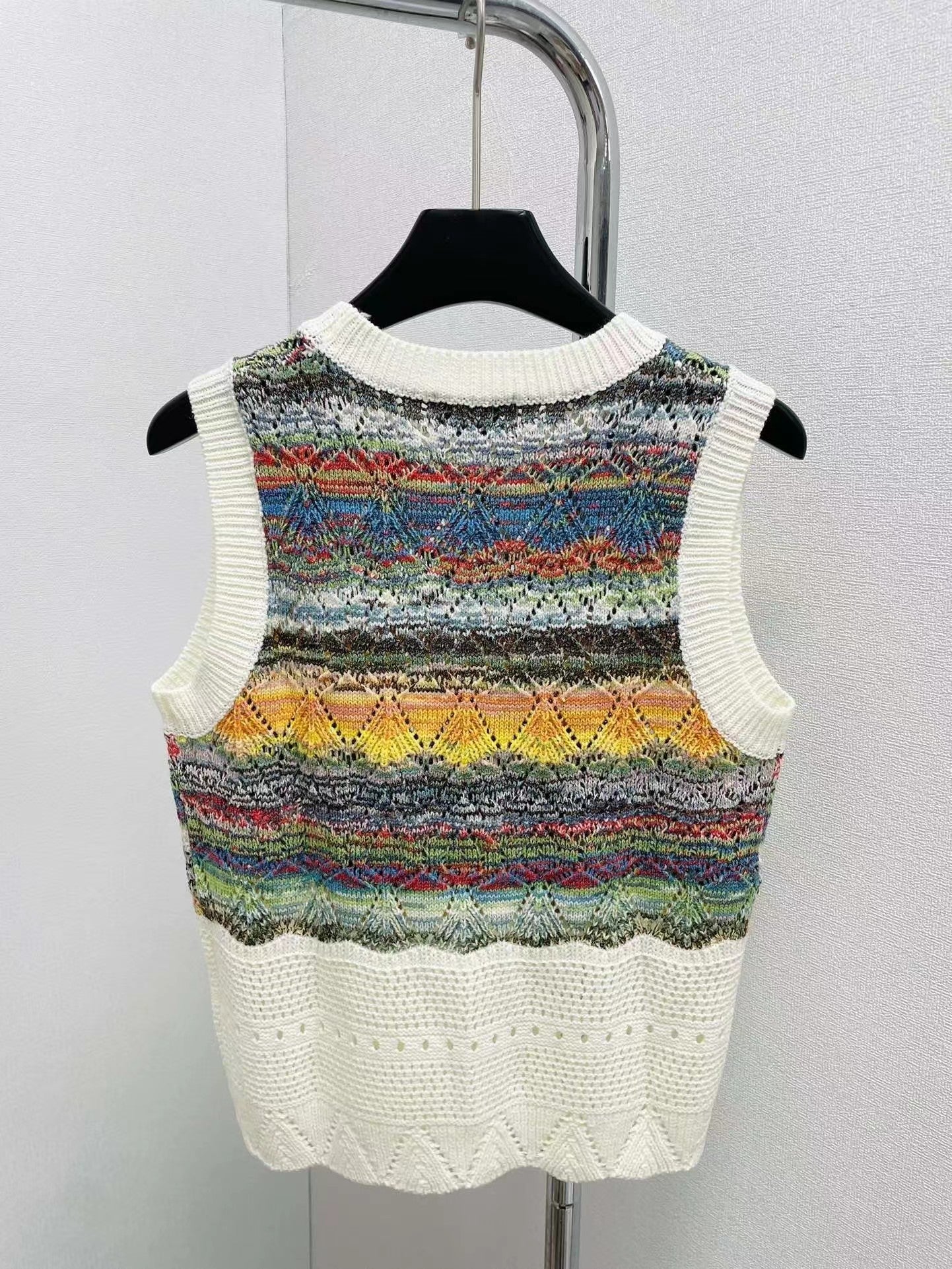 Chane New Gradient Color Stripe Knit Vest