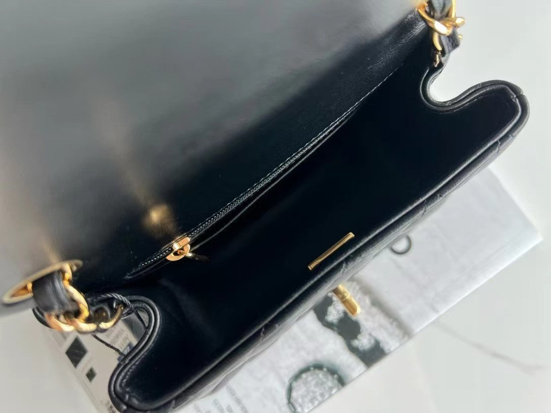 CC new black sheep gold imported custom lambskin messenger bag（17CM*13.5CM*8CM）