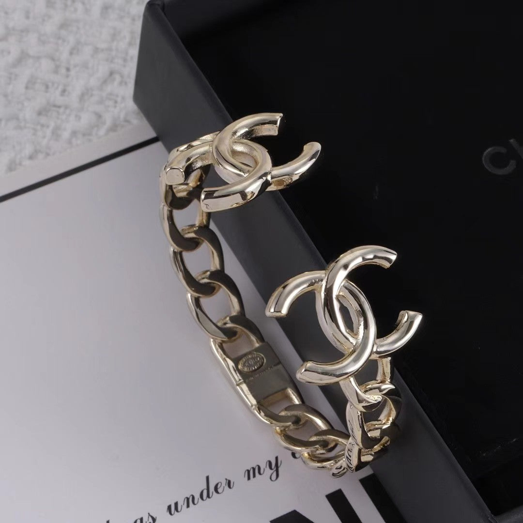 CC new semi-closed logo bracelet