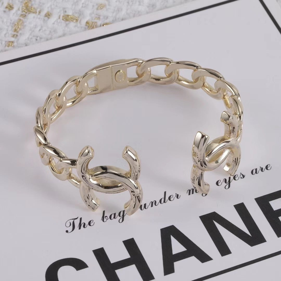 CC new semi-closed logo bracelet