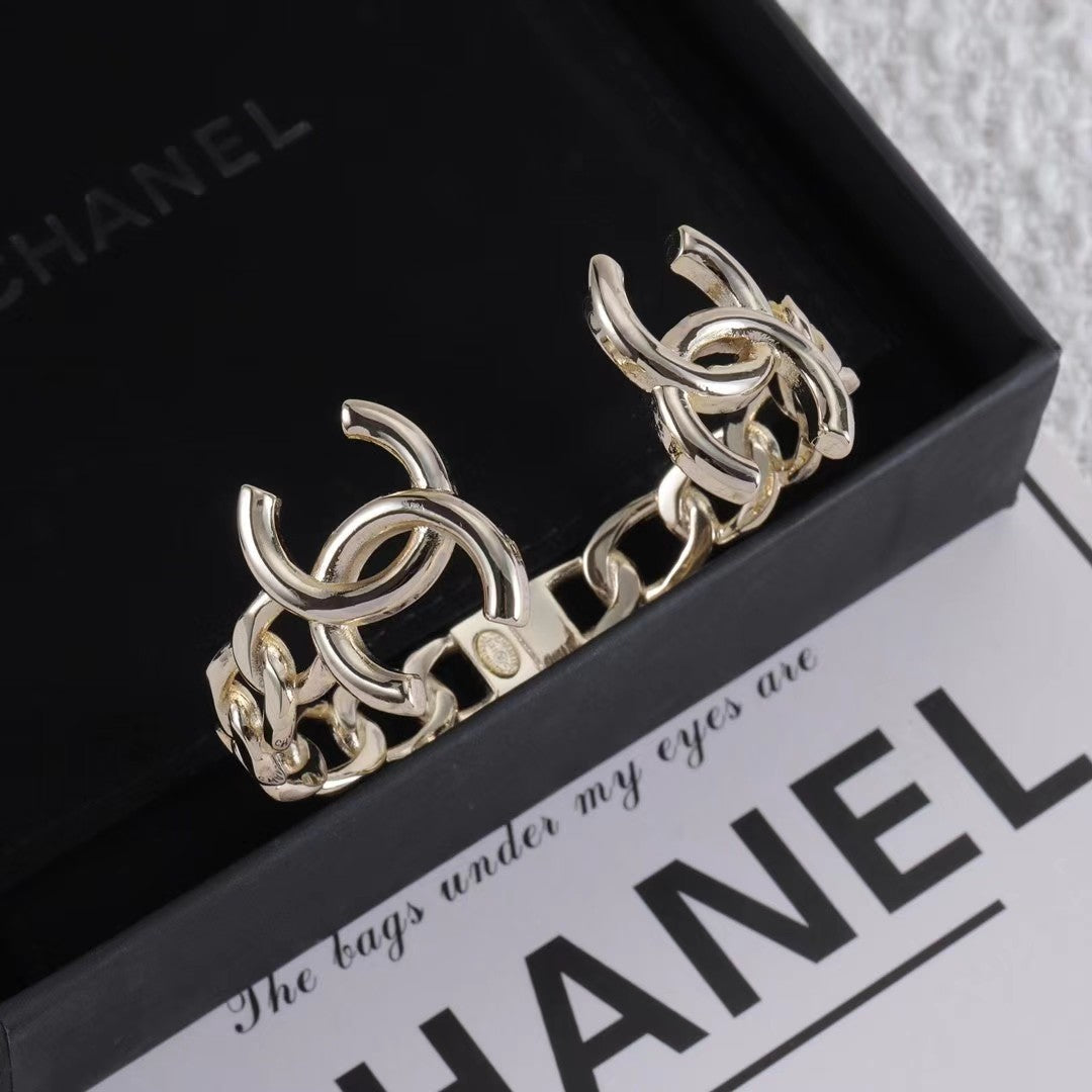 CC new semi-closed logo bracelet