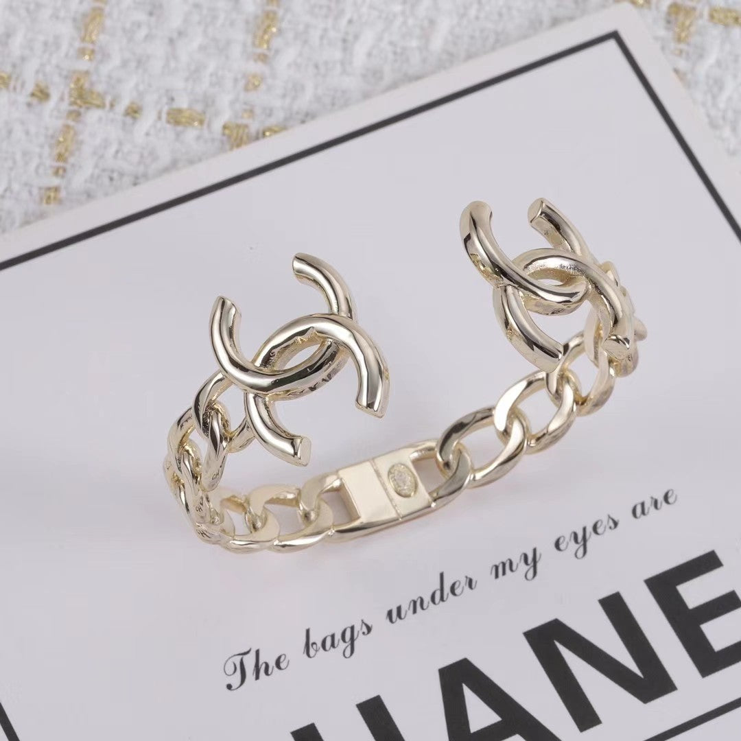 CC new semi-closed logo bracelet