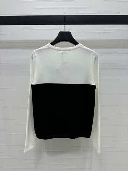 New knitted long sleeve top