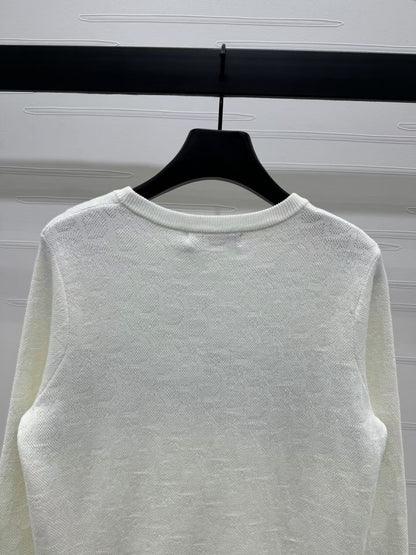 New knitted long sleeve top