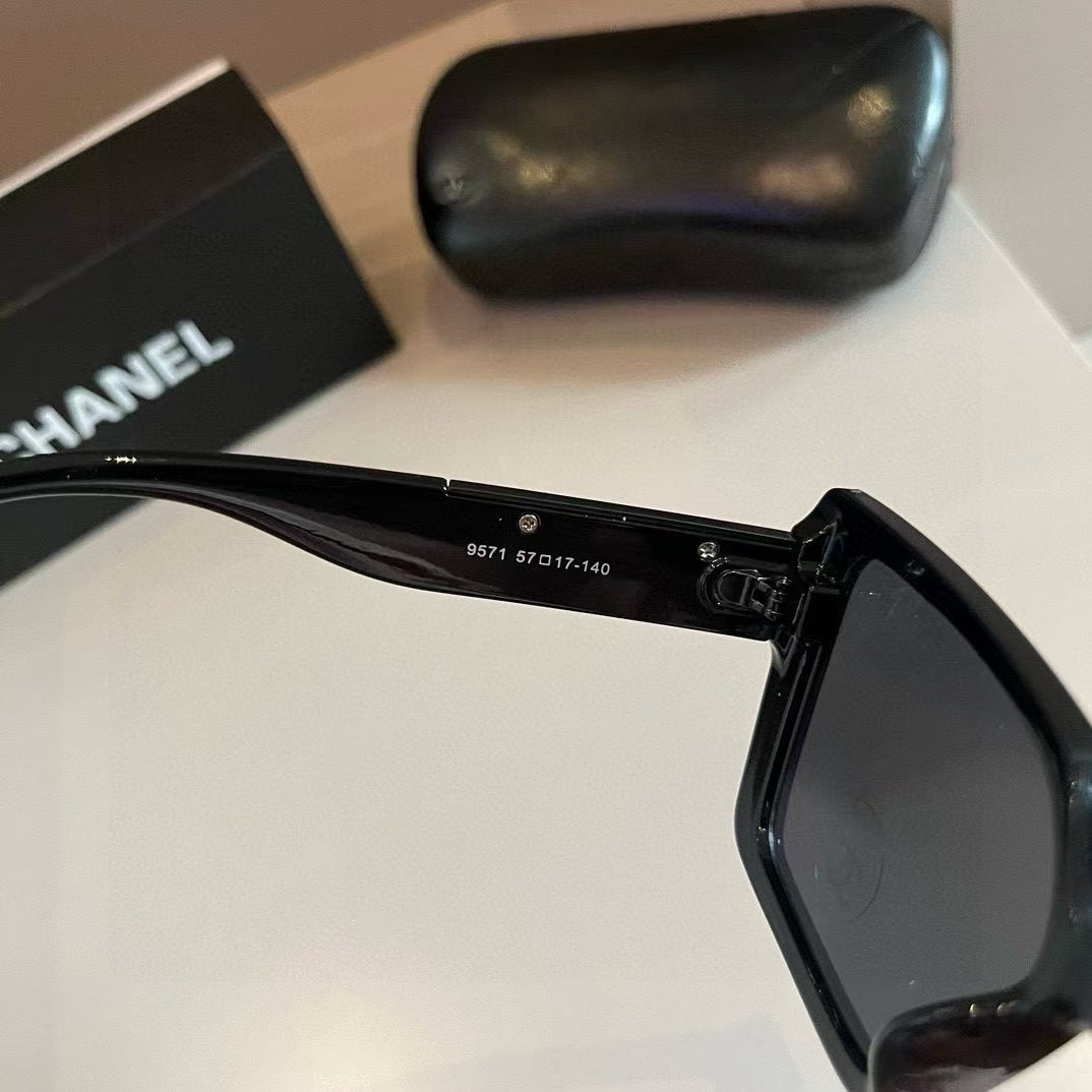 High-end fashion, must-have sunglasses for driving and traveling