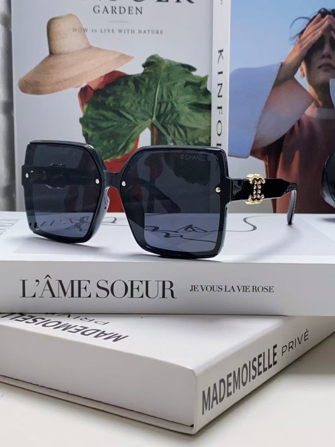 High-end fashion, must-have sunglasses for driving and traveling