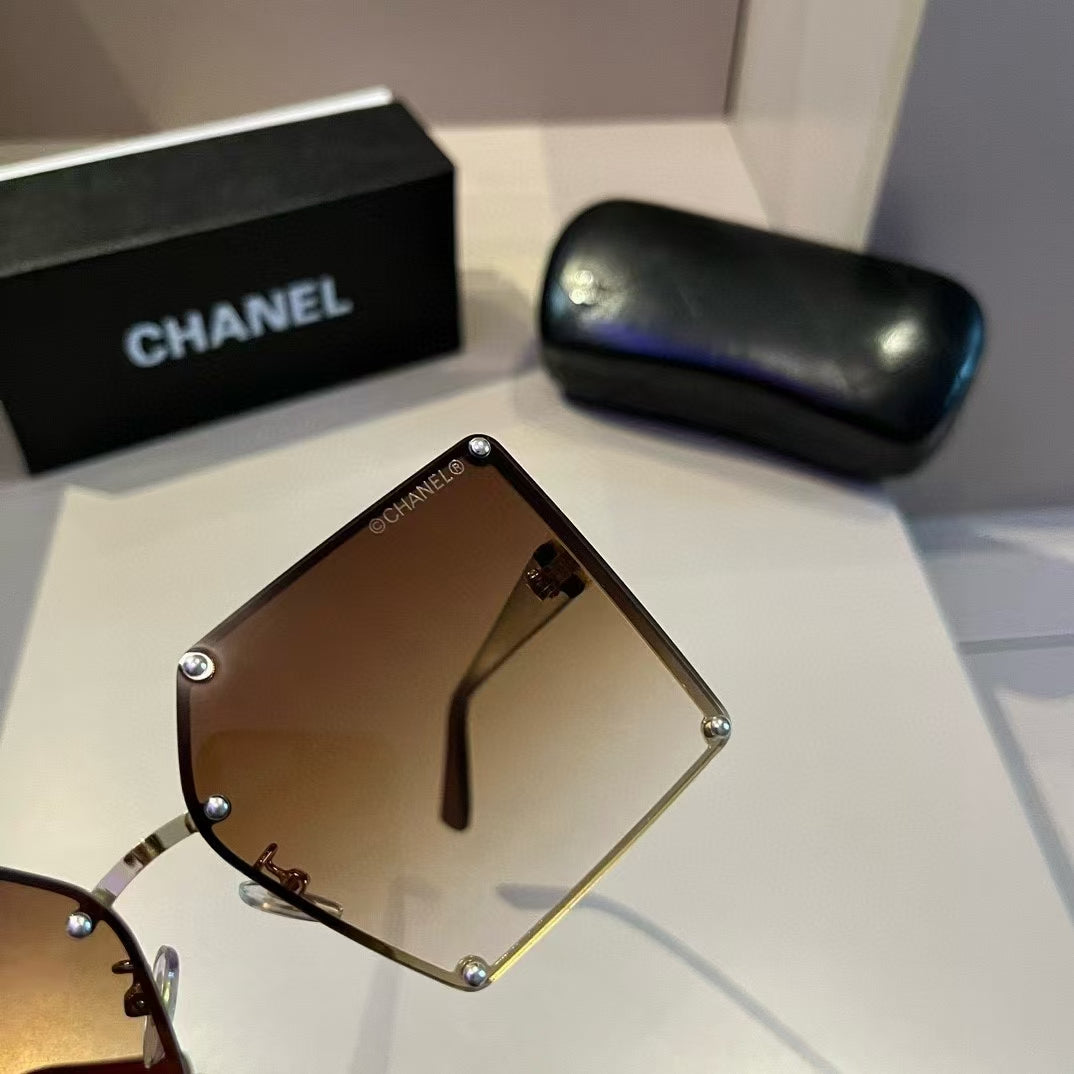 High-end fashion, must-have sunglasses for driving and traveling