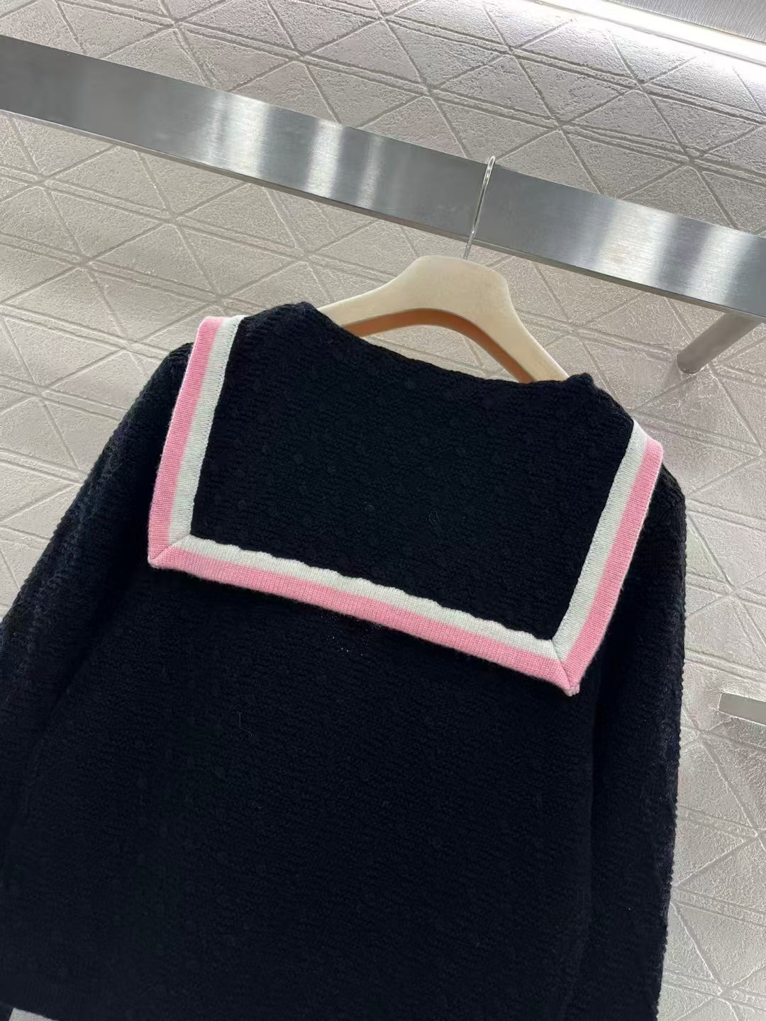 MM New Collar Contrast Knit Cardigan