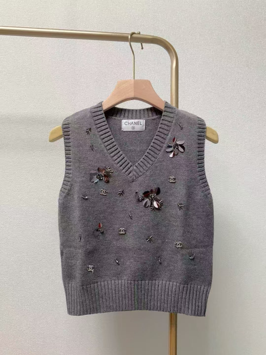 CC new sequined ribbed V-neck knitted vest