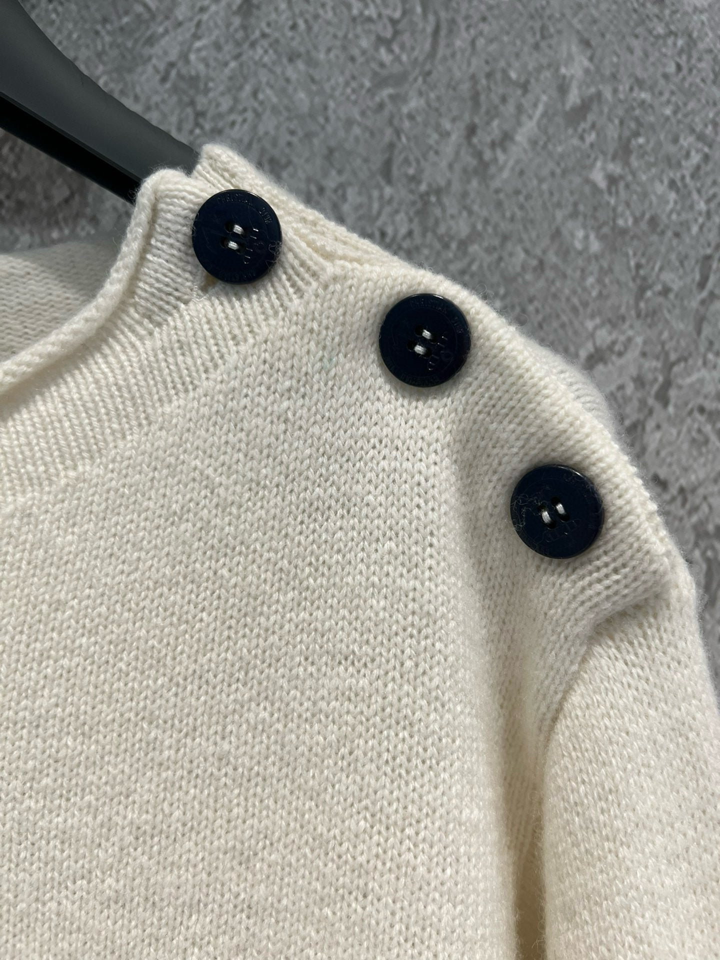 DD new letter button knitted sweater long sleeves