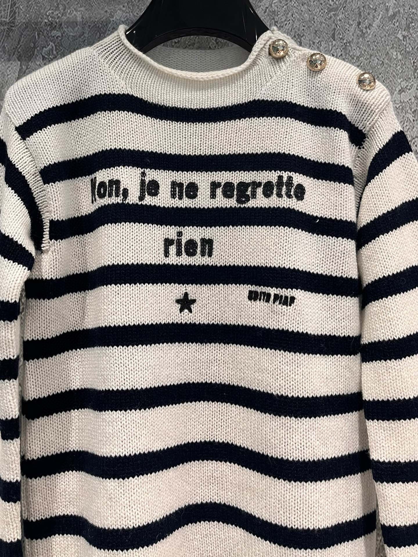 DD new letter embroidered striped sweater