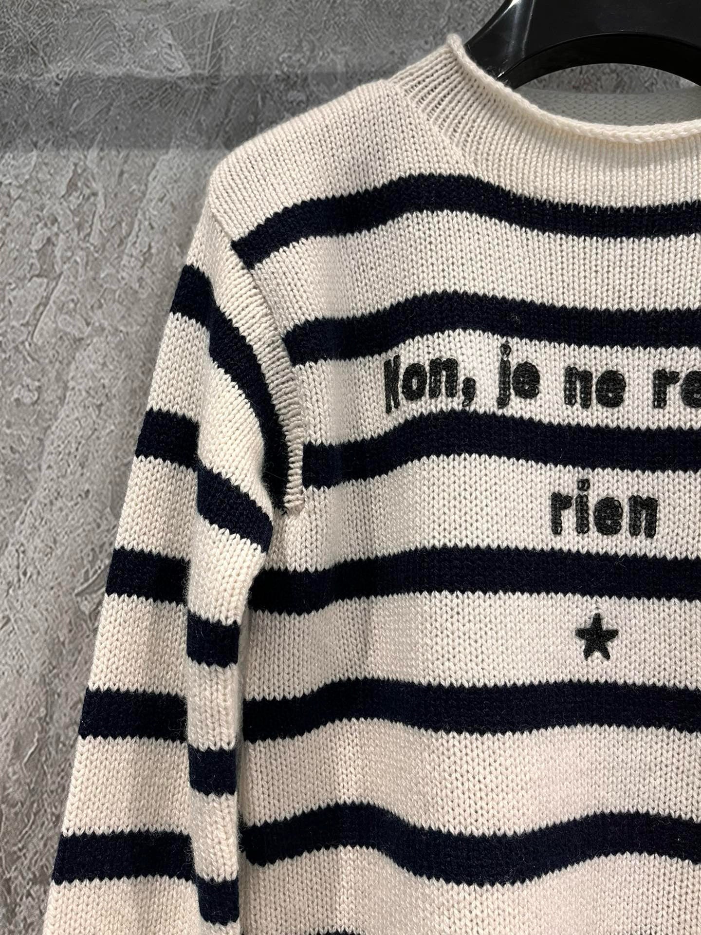 DD new letter embroidered striped sweater