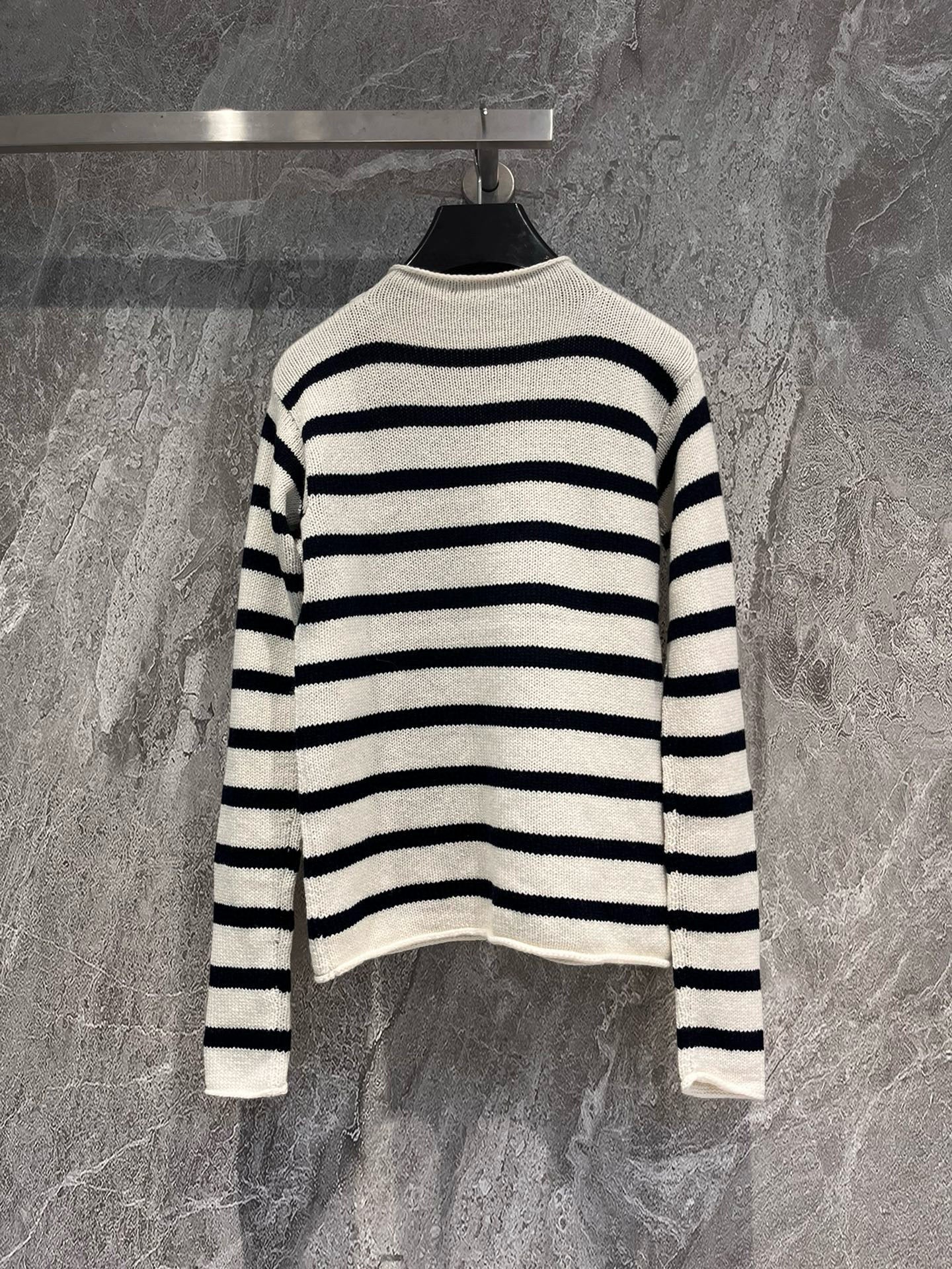 DD new letter embroidered striped sweater