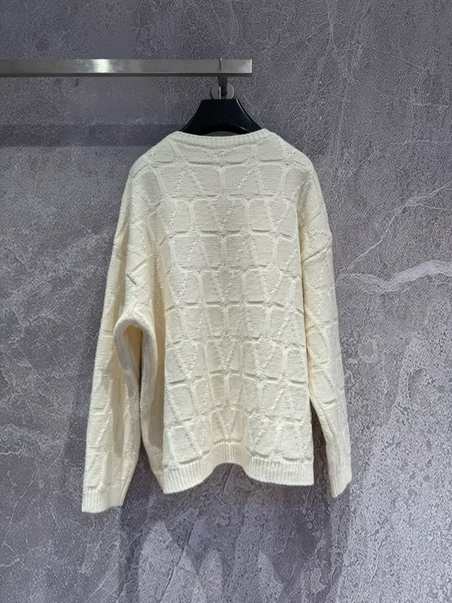 VT new embossed knitted long sleeves