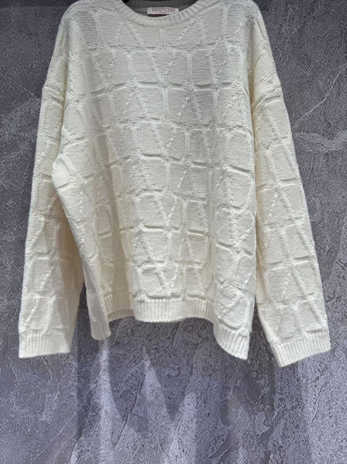 VT new embossed knitted long sleeves