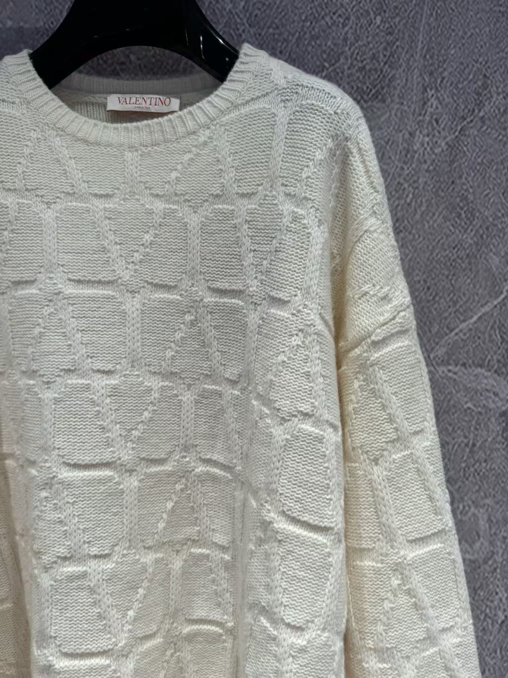 VT new embossed knitted long sleeves