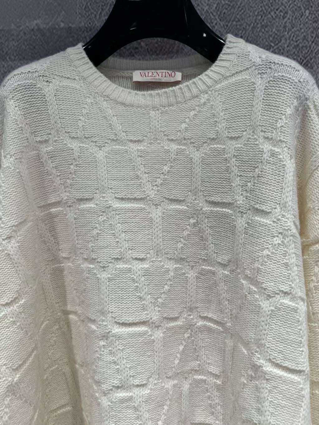 VT new embossed knitted long sleeves