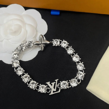 Women‘s Fashion High-End Letter Bracelet