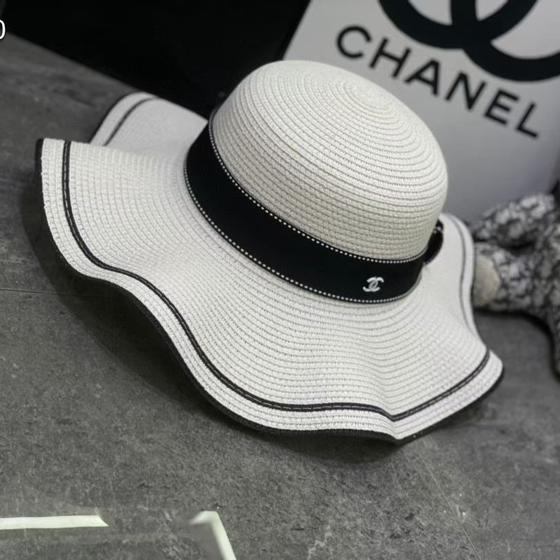 Ladies New Fashionable Wavy Edge Large Brim Sun Hat