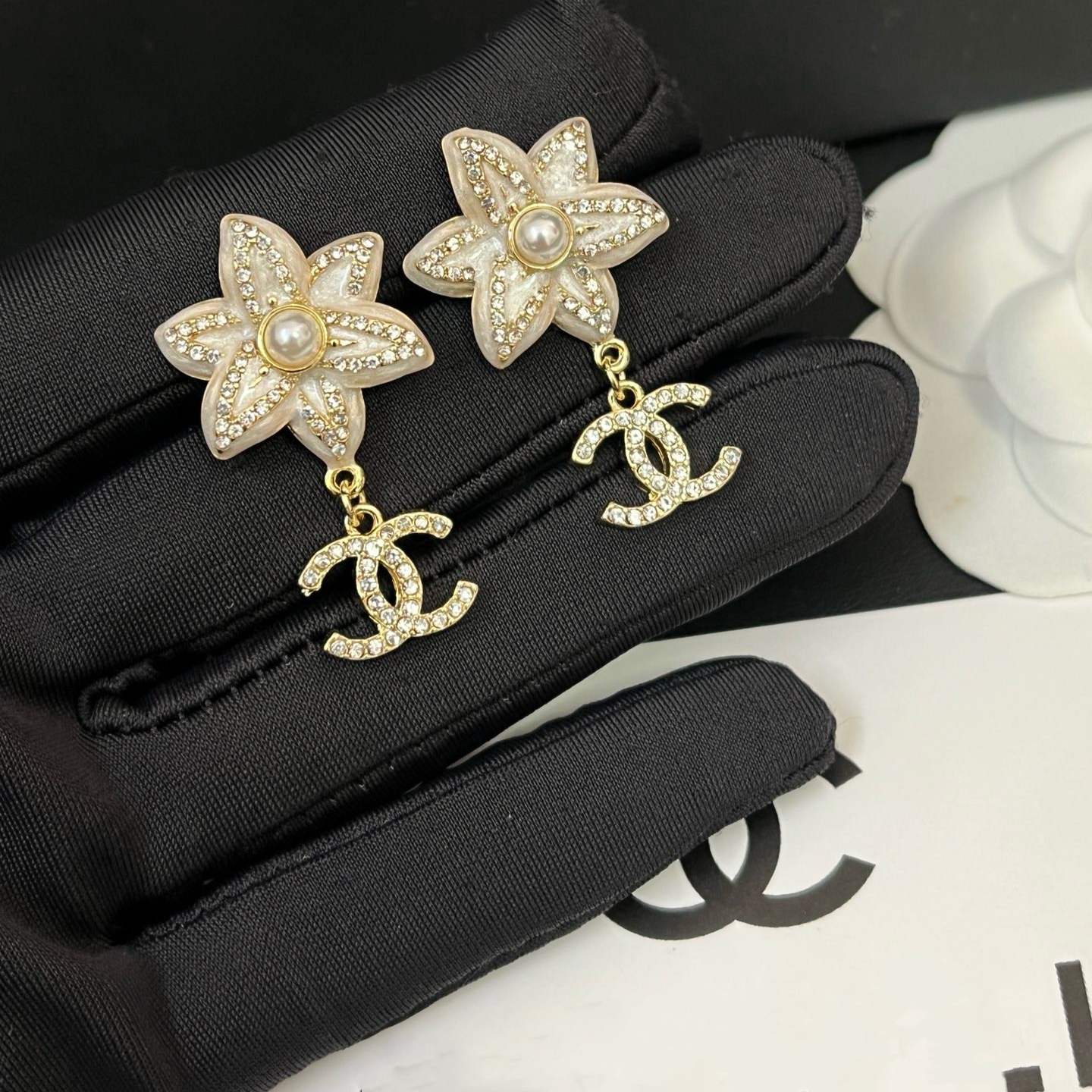 Exquisite Fashionable Rhinestone Earrings for Women