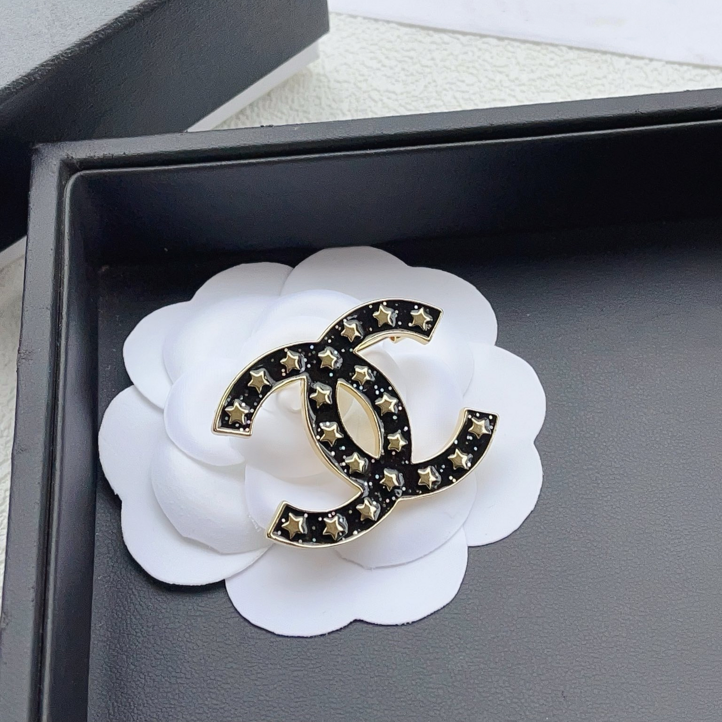 Fashionable And Elegant Brooch For Women