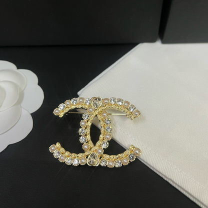 Fashionable And Elegant Brooch For Women