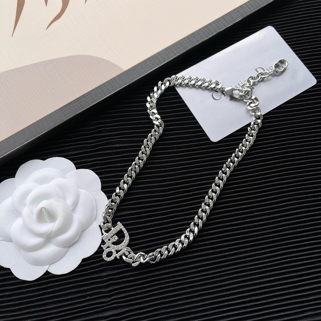 Women's Fashionable And Versatile Necklaces