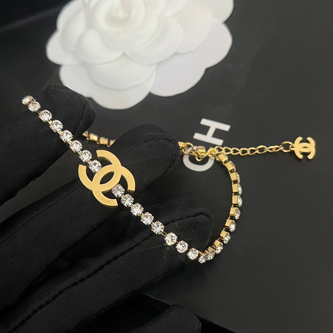 Ladies Fashion Letter Small Fragrance Bracelet Necklace Combination