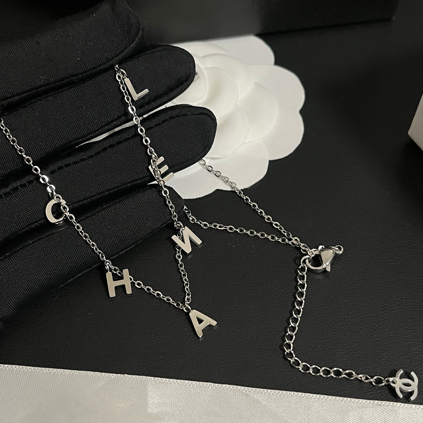 Women's Fashionable And Exquisite Necklaces