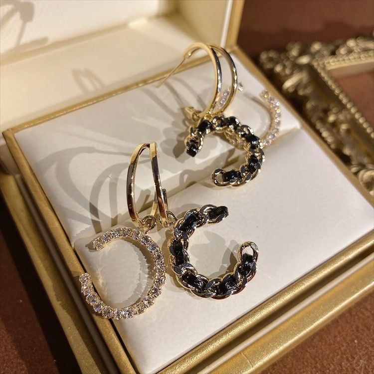 Women's Fashionable And Exquisite Earrings