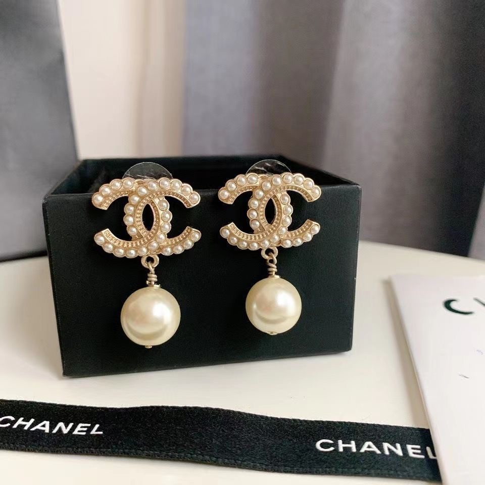 Ladies New Pearl And Rhinestone Earrings